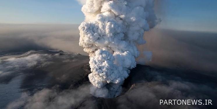 ثوران بركان في جزيرة لا بالما ؛  السكان يغادرون المنطقة + مقاطع فيديو