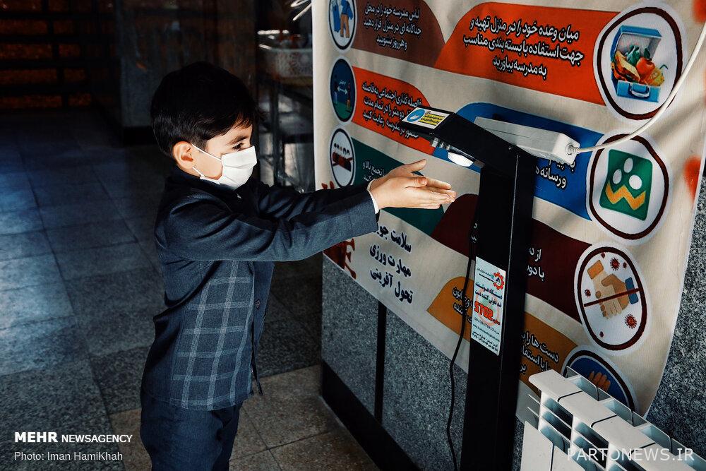 الآباء وصعوبات الحصول على جهاز لوحي والإنترنت / العائلات باهظة الثمن