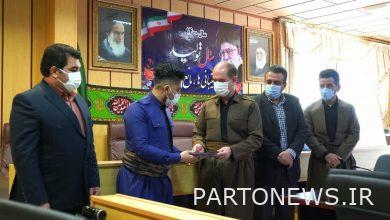 کارآفرین نمونه شهرستان جوانرود در زمینه طراحی لباس کُردی تجلیل شد