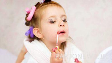 What are the causes and effects of children's tendency to, cosmetics? / Child makeup and identity crisis in adulthood
