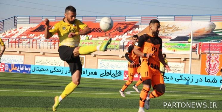 برد خانگی سپاهان مقابل تیم مس در نیمه اول/ تیرک دروازه یار کمکی دروازه‌بان عمانی