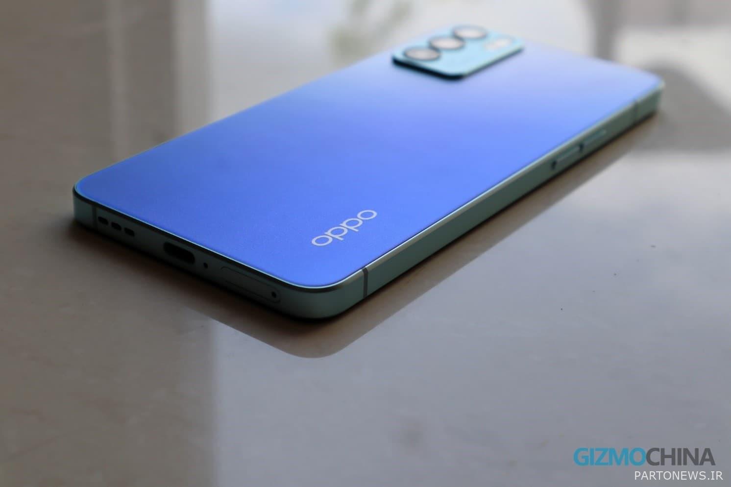 The back panel of the Oppo foldable smartphone with the code name Peacock Blue - Chicago