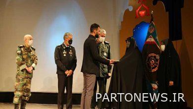 اهدای مدال طلای قهرمان کاراته به خانواده شهید بذرگری