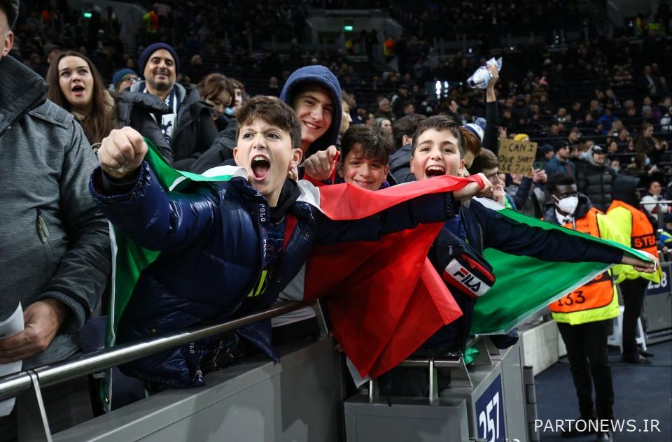 هواداران تاتنهام هم اکنون درست پشت سر کونته هستند و پرچم های ایتالیا در اطراف ورزشگاه دیده می شود