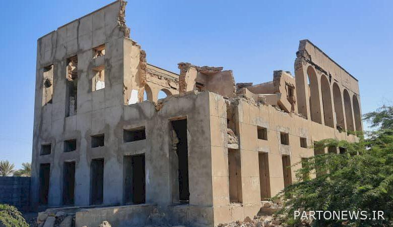 Earthquake damage to Kouhestak customs building in Hormozgan