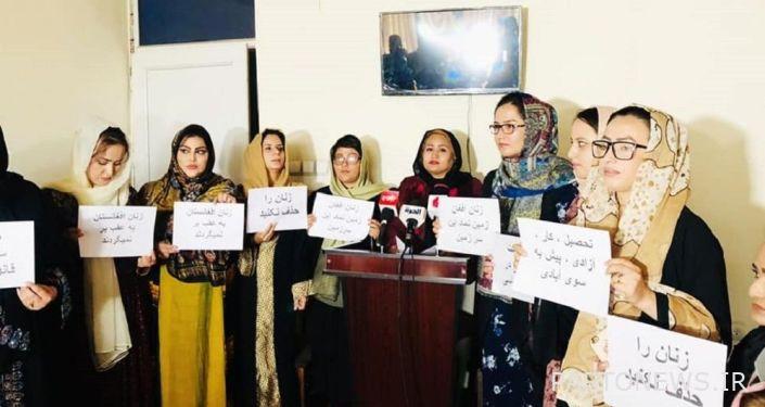 المدافعون عن حقوق الإنسان: حظر طالبان لعمل المرأة يفاقم الأزمة الأفغانية