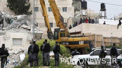 أجبر النظام الصهيوني أسرة فلسطينية على هدم منزلها