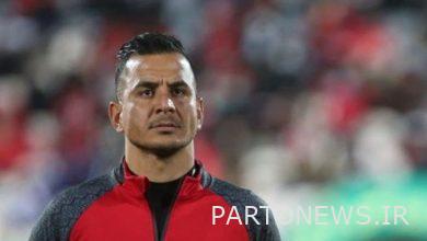 Lak's allusion to Peykan's penalty: he sees the result on the scoreboard / the referee did not listen to his help