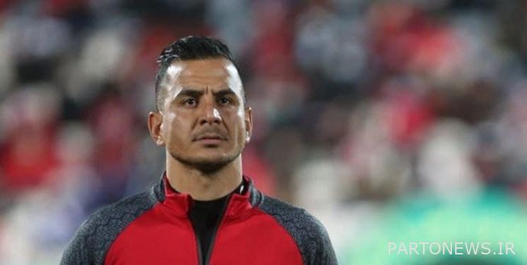 Lak's allusion to Peykan's penalty: he sees the result on the scoreboard / the referee did not listen to his help