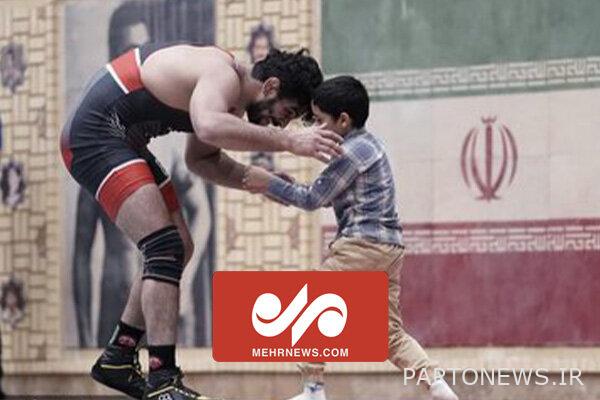 حسن يزداني يتصارع مع نجل الشهيد صدر زاده - وكالة مهر للأنباء  إيران وأخبار العالم