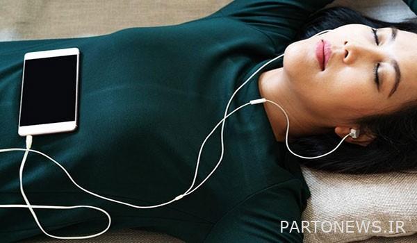 آیا خوابیدن با هندزفری بی سیم برای سیستم شنوایی مضر است ؟