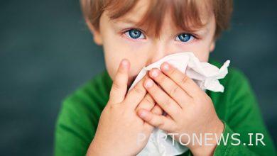 What are the first signs of a cold in children?