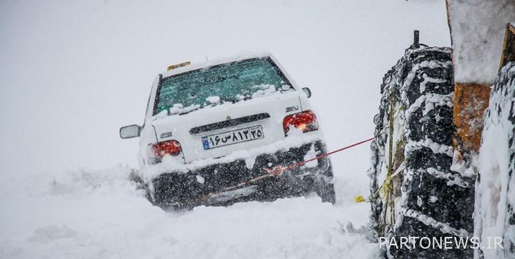 Snow on the roads of 17 provinces and traffic on the Firoozkooh axis / the need to equip the car with a bicycle chain