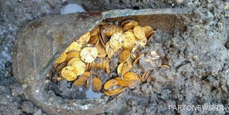 Hungry gravedigger discovers ancient Roman treasure in search of food!
