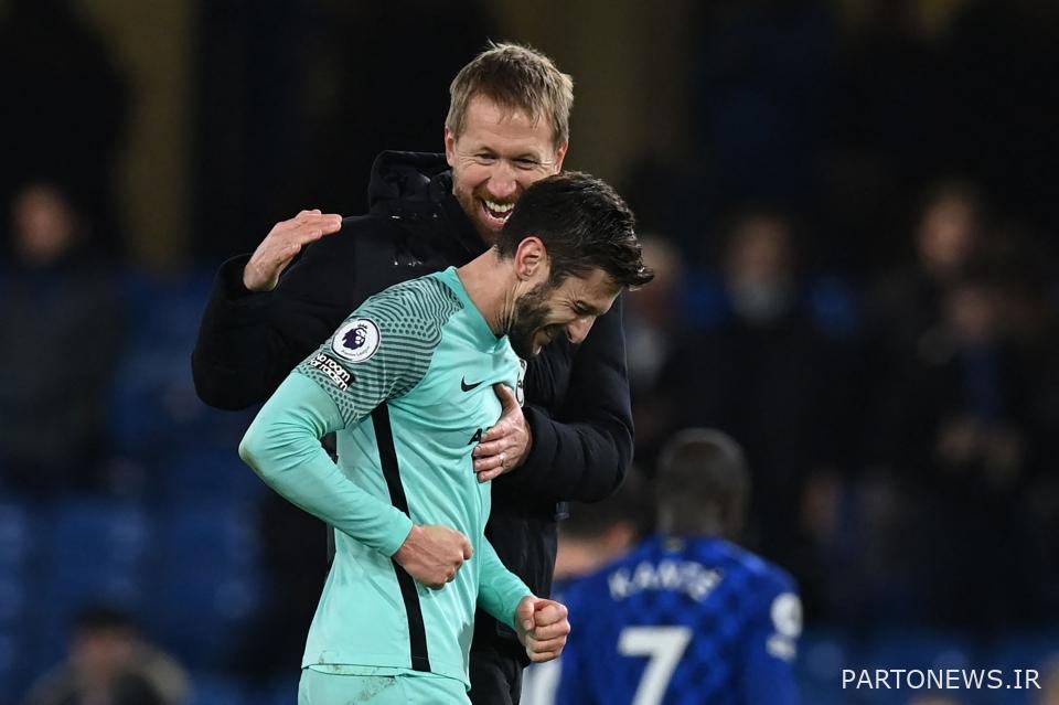 و بازیکنانش او را به خاطر آن می ستایند