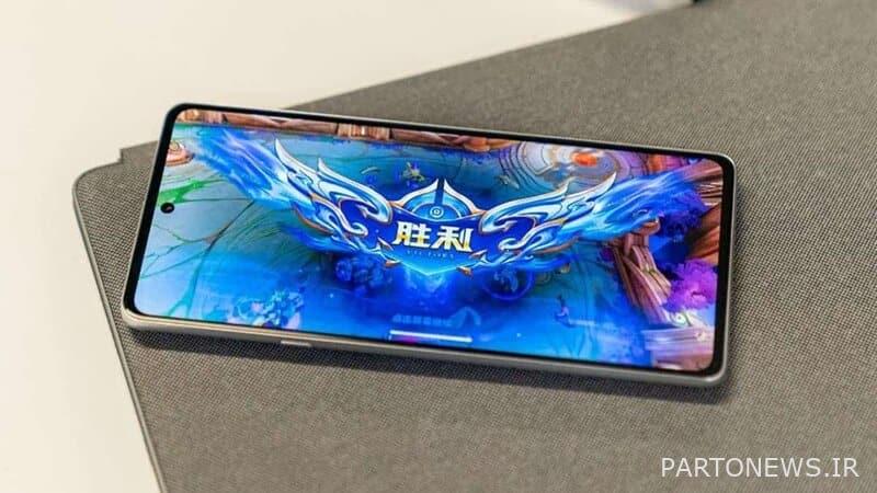 يأتي هاتف Motorola Moto Edge X30 بدون واقي شاشة - شيكاغو