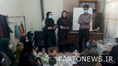 Holding a traditional dyeing training class in Ilam