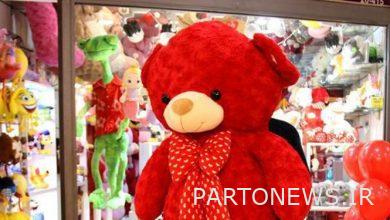 What do these red bears do in our lives? / All year is love day!