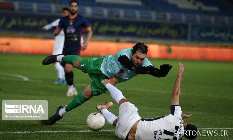 توقف استقلال در مشهد با دستهای حقیقی/با سه گل، فاصله پرسپولیس با صدر به سه امتیاز رسید