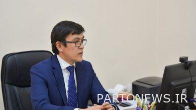 Kyrgyz people take off their masks