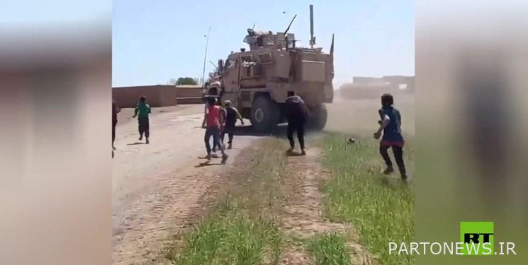 Syrian children drove American convoy out of their village with stones and sticks + Video