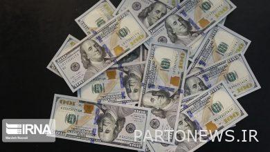 Fluctuation of the dollar price in the middle of the channel of 25,000 Tomans in bank exchange offices