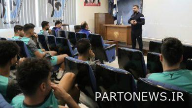 الرئيس التنفيذي لشركة Peykan يخاطب اللاعبين قبل لقاء برسيبوليس ؛  عيون عمال إيران خودرو على سيقانكم