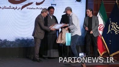 Awarding the "Far Farhang Academy of Arts" badge to Hadi Hejazifar + Film