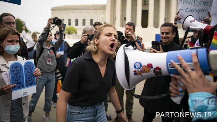 احتجاجات في الولايات المتحدة على مشروع قانون الإجهاض ؛  أصيب ضابط شرطة