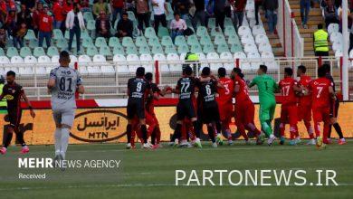 Insert the dismissal in front of the names of two Persepolis players