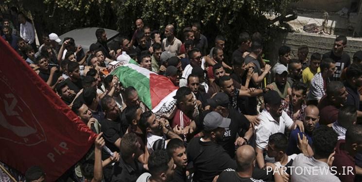 مسلحون صهاينة يهاجمون جنازة صحفي فلسطيني