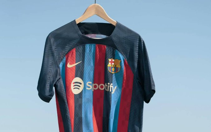 Unveiling of the new Barcelona shirt + pictures