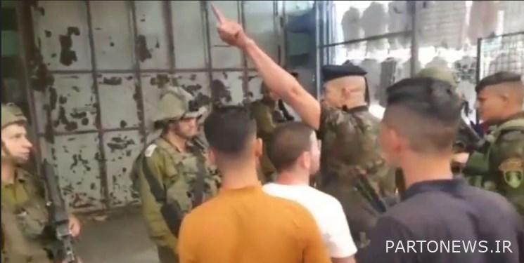 قام ضابط فلسطيني بإلقاء مجموعة من الجنود الصهاينة خارج السوق + فيديو