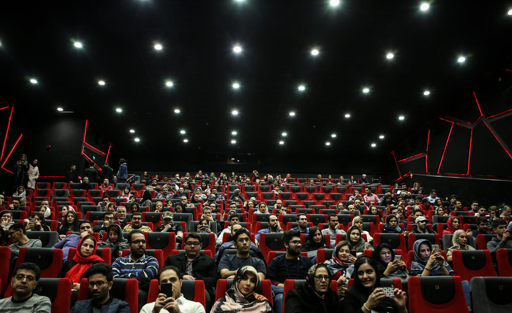 آخر إحصائيات مبيعات دور السينما في البلاد / "الفزار" بـ 7 مليارات و "أولاد البحر" بـ17 مليون تومان في أعلى وأسفل شباك التذاكر.