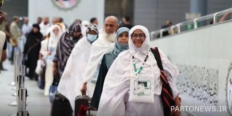 Holding a photo exhibition on the occasion of Hajj week in Tehran metro