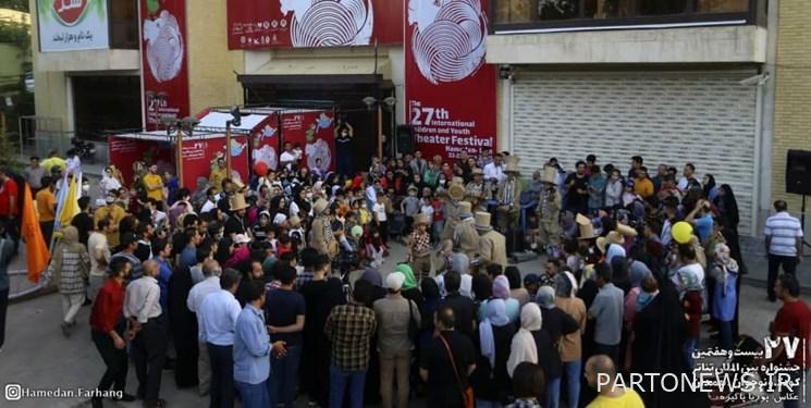 بداية قسم الأمم في مهرجان همدان السابع والعشرون لمسرح الأطفال والمراهقين
