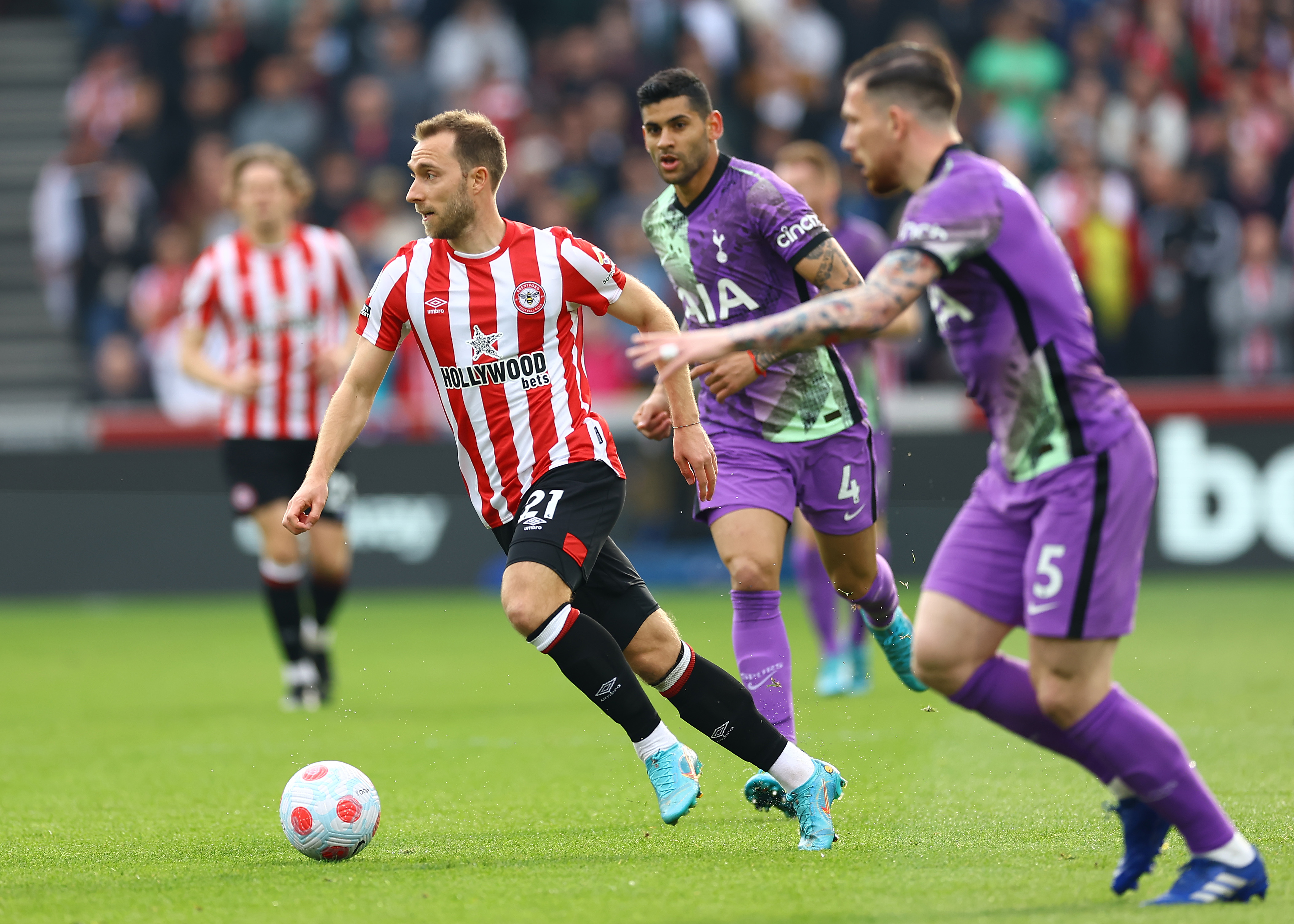 این هافبک نقش مهمی در توانایی برنتفورد برای جلوگیری از سقوط داشت