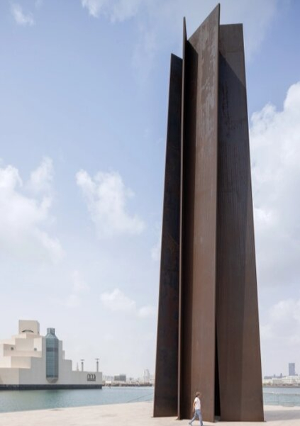 Colocación de 40 estatuas gigantes en Qatar/Mundial de Fútbol y doble atracción