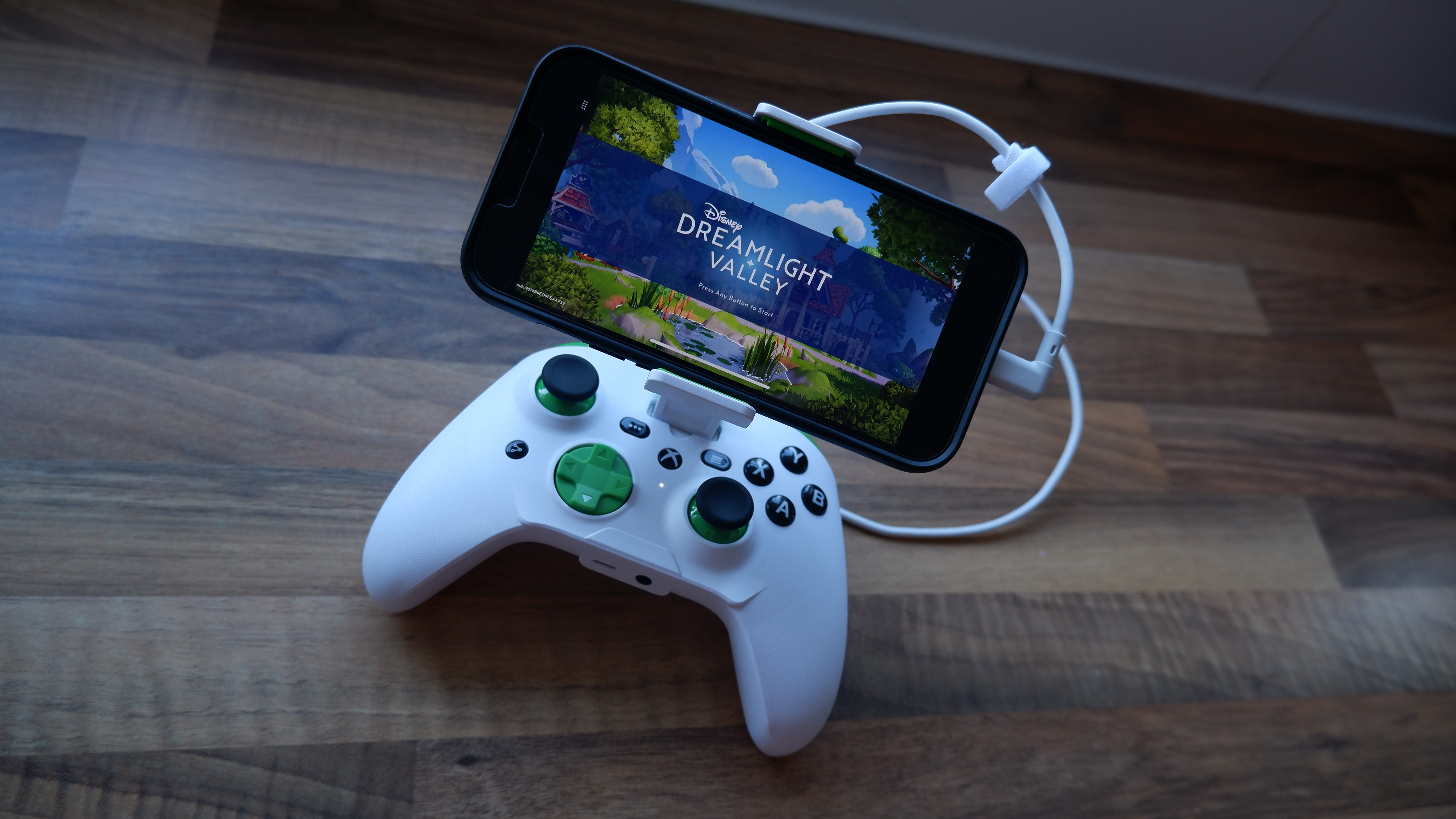 RiotPWR Mobile Cloud Gaming Controller برای iOS Xbox Edition