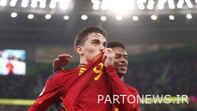 الشاب الذي أحيا ذكرى بيليه / الفتى الذهبي بجانب أسطورة البرازيل + الصورة