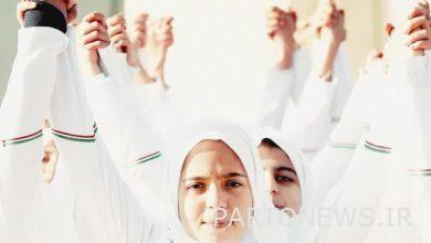 300 مراهق غنوا لإيران + فيديو