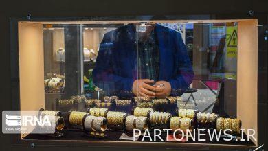 The stability of the gold price with the decrease in the exchange rate