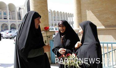 Donation of flowers and chocolates to women and mothers in Shahreza - Mehr News Agency Iran and world's news