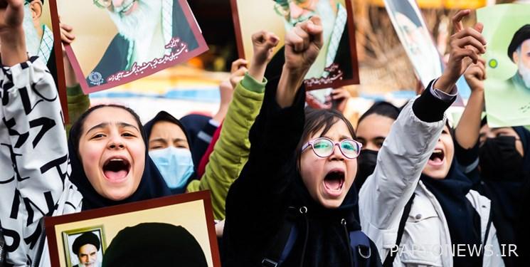 تجمع احتجاجي لطلبة طهران أمام السفارة الفرنسية