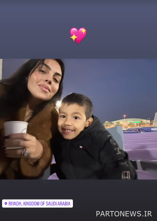 او در عربستان جلوی خانواده اش بازی می کند