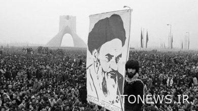 A review of the hymns of the "Bang Azadi" revolution/ an interesting account of the late Ragheb about the meeting of the people with the Imam (RA) in Refah School