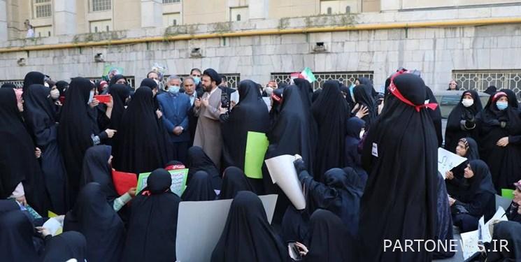 The presence of the first deputy attorney general of the country in the gathering of women and families protesting the discovery of organized hijabs