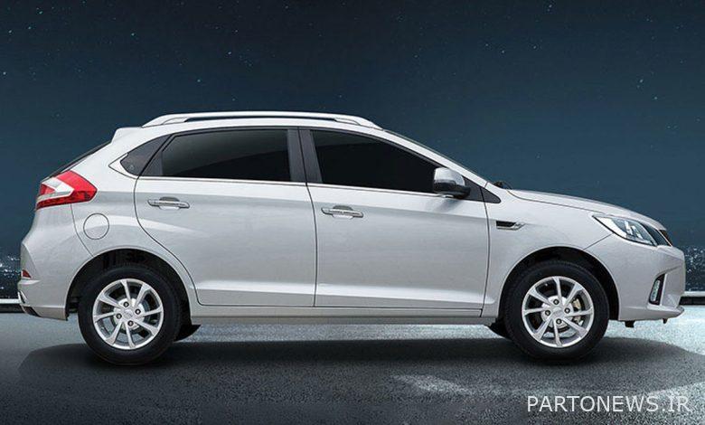 What is the daily price of MVM / 315 hatchback plus cars?