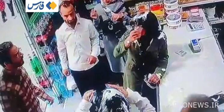 وصدر أمر بإلقاء القبض على الشخص الذي حرم الإنكار بشكل غير معتاد وامرأتين مخالفتين للقانون