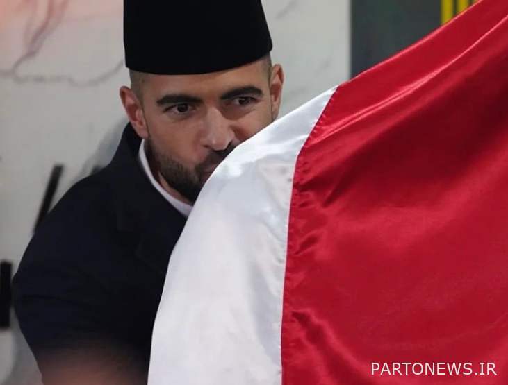 بیشتر فوتبالیست‌ها نشان را می‌بوسند - اما آمات پرچم را بوسید که تابعیت خود را دریافت کرد